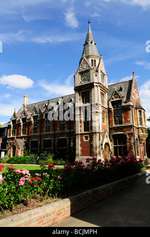 Bibliothèque et tour de l'horloge à Pembroke College Cambridge Angleterre UK Banque D'Images