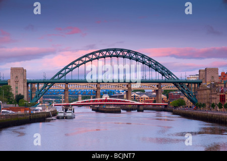 Royaume-uni, Angleterre, Tyne et Wear, Newcastle et Gateshead, le Tyne et de ponts sur la rivière Tyne. Banque D'Images