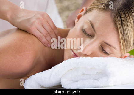 Young woman receiving massage Banque D'Images