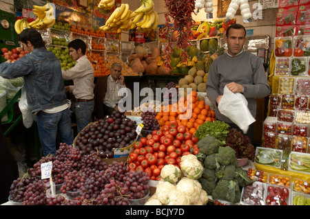 Les vendeurs de fruits à Téhéran Banque D'Images