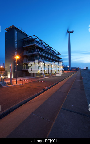 Une vue de la construction et de l'énergie d'Orbis éolienne à Lowestoft Suffolk Banque D'Images