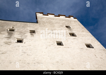 L'un des bâtiments à l'intérieur des murs de Hohensalzburg à Salzbourg, Autriche. Banque D'Images