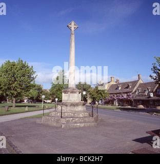 Mémorial de la Première Guerre mondiale, High Street, Broadway, village des Cotswolds, Worcestershire, Angleterre. Banque D'Images