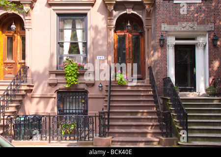 Entrées élégant quartier résidentiel à Brooklyn Heights, New York Banque D'Images