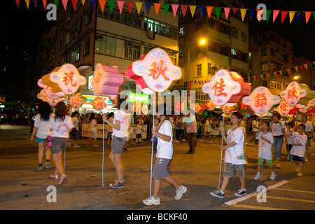 Chine Hong Kong Causeway Bay Tai Hang Village Fire dragon dance sur Mid-Autumn festival ou fête de la Lune Banque D'Images