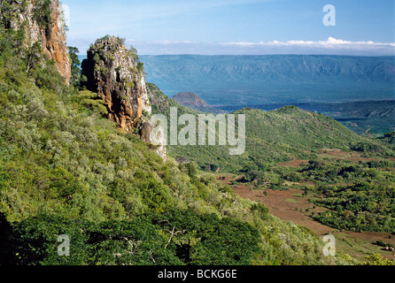 Au Kenya. Une vue sur la vallée de Kerio à l'Escarpement du Keiyo un mur ouest de l'Afrique, la Grande Vallée du Rift. Banque D'Images
