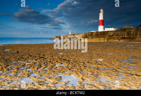 Lever du soleil à Portland Bill Lighthouse near South Weymouth Dorset South West England UK Banque D'Images