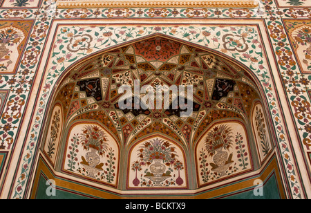 Style architectural dans la cour de l'Amber Fort Jaipur Rajasthan Inde Banque D'Images