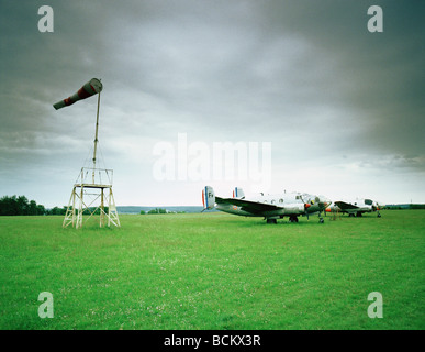 Les avions dans airfield Banque D'Images