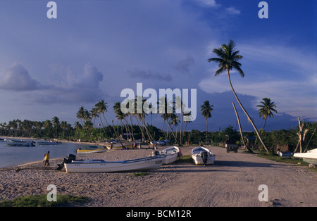 Bateaux sur plage port de Bayahibe - République Dominicaine - Caraïbes de l'île Banque D'Images