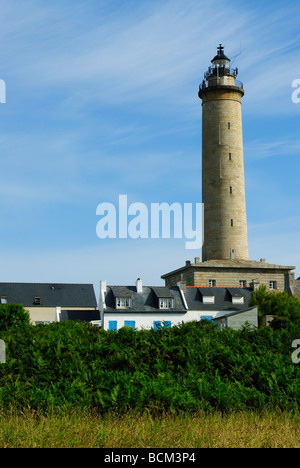 Phare de l'île granitique de Batz en Bretagne Banque D'Images