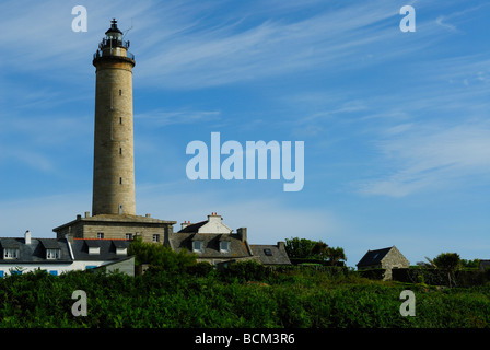 Phare de l'île granitique de Batz en Bretagne Banque D'Images