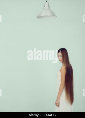 Jeune femme avec de longs cheveux, Banque D'Images