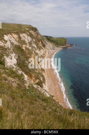 À l'est le long de l'extrémité orientale de St Oswalds Bay à la lointaine Dungy Head, près de crique de Lulworth Cove, Dorset Banque D'Images