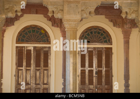 Fort Amber,windows, incrusté d'Ivoire treillis floral en dessins, miroirs aux murs, plafond, Sheesh Mahal, Jaipur, Rajasthan, Inde Banque D'Images