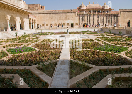 Fort Amber,windows, incrusté d'Ivoire treillis floral en dessins, caves à vin, des jardins internes, Jaipur, Rajasthan, Inde Banque D'Images