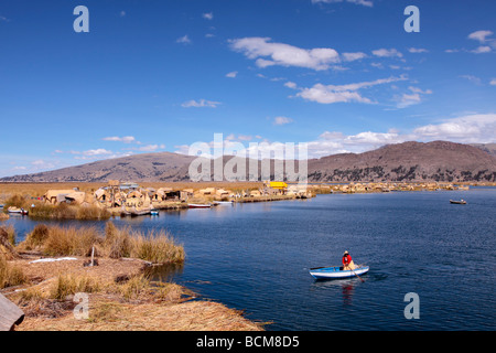 Uro Îles, Lac Titicaca, Puno, Pérou Banque D'Images