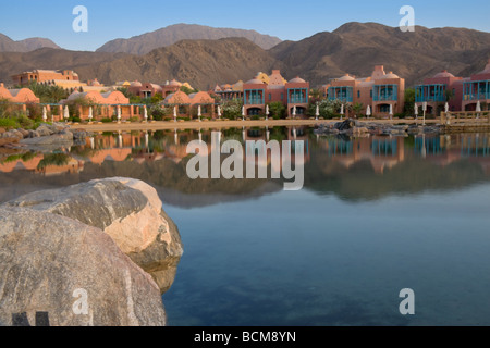 Chambres donnant sur la lagune à l'hôtel Hyatt Regency Taba Heights dans le Sinaï, en Égypte, Banque D'Images