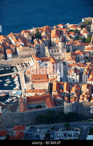 Vue aérienne du port de la vieille ville de Dubrovnik - Croatie Banque D'Images