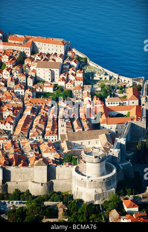 Vue aérienne du port de la vieille ville de Dubrovnik - Croatie Banque D'Images