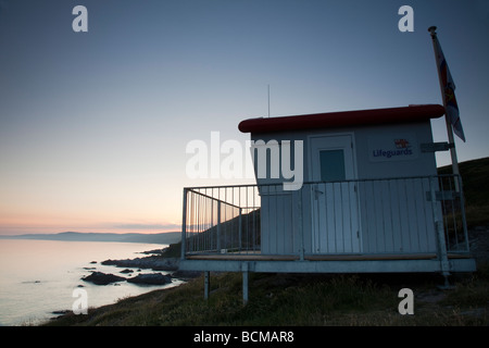 L'Institut National Royal de la RNLI Liveboat lookout cabin, Sharrow Point, Cornwall, UK Banque D'Images