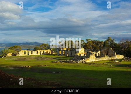 Ruines à condamner les mines de charbon près de site historique de Port Arthur, la Tasmanie. Banque D'Images