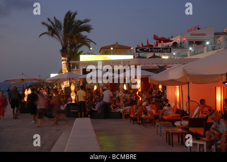 Restaurant et bar au bord de l'eau, l'Arenal, Javea / Xabia, Province d'Alicante, Espagne Banque D'Images