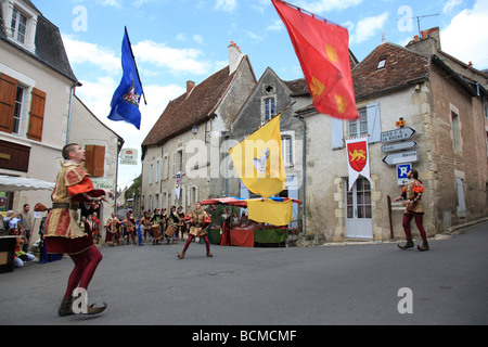 Bastille Day célébré à angles sur l'Anglin le beau village médiéval dans la Vienne, Poitou-Charentes, France. Banque D'Images