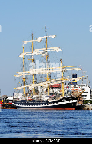 Grand voilier russe Kruzenshtern amarré au Massachusetts Maritime Academy sur le Cape Cod Canal Banque D'Images