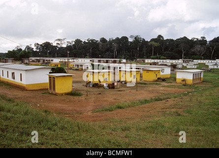 Côte d'Ivoire, Côte d'Ivoire. Plantations de caoutchouc, les logements ouvriers. Banque D'Images