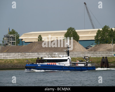 Dutch Harbor bateau de patrouille de police p5 dans le port de Rotterdam Zuid Holland aux Pays-Bas Banque D'Images