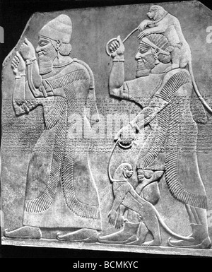 Dans thiscarved les étrangers faire hommage à Pierre Assurnazirpal II's palace à Nimrud (883-859 B.C.) Banque D'Images