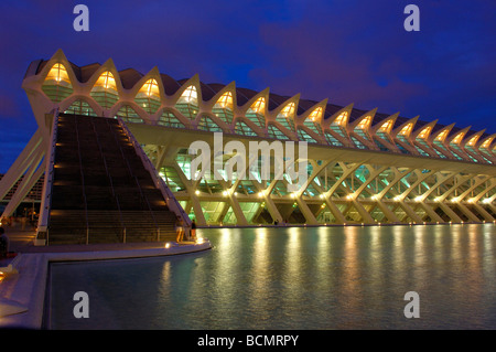Musée des sciences Príncipe Felipe à la tombée de la Cité des Arts et des Sciences de Valence Comunidad Valenciana Espagne Banque D'Images