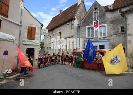 Bastille Day célébré à angles sur l'Anglin le beau village médiéval dans la Vienne, Poitou-Charentes, France. Banque D'Images