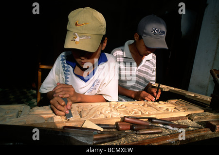 Vietnam, Hoi an, village de Kim Bong, sculpture sur bois Banque D'Images