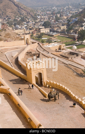 Fort Amber, vues du,de ville fortifiée, éléphants, jardins,Parcs,de lit du lac, Fortifications, portes, Jaipur, Rajasthan, Inde Banque D'Images