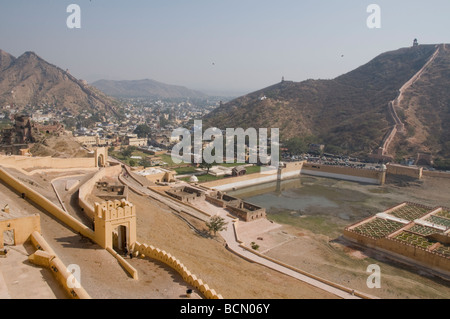 Fort Amber, vues du,de ville fortifiée, éléphants, jardins,Parcs,de lit du lac, Fortifications, portes, Jaipur, Rajasthan, Inde Banque D'Images