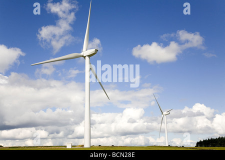 Une ferme éolienne se trouve dans le comté de Durham, Angleterre. Les parcs éoliens sont un moyen de fournir de l'énergie renouvelable. Banque D'Images