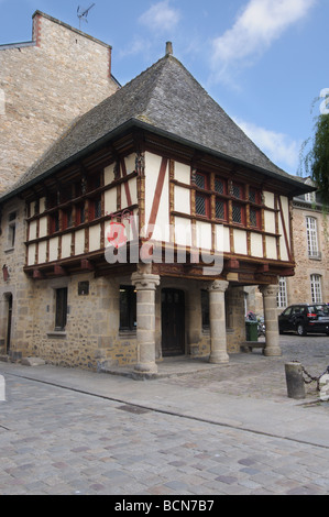 Vieux bâtiments à colombages à Dinan en Bretagne Banque D'Images