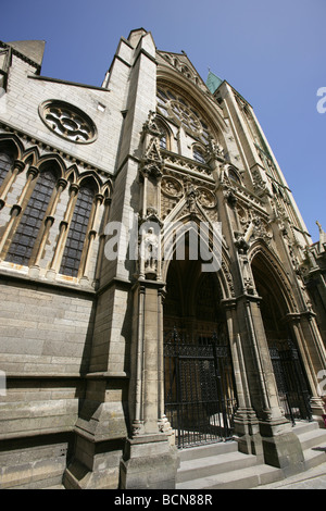 Ville de Truro, en Angleterre. L'élévation sud et entrée à la Cathédrale de Truro vue à partir de la Croix haute. Banque D'Images