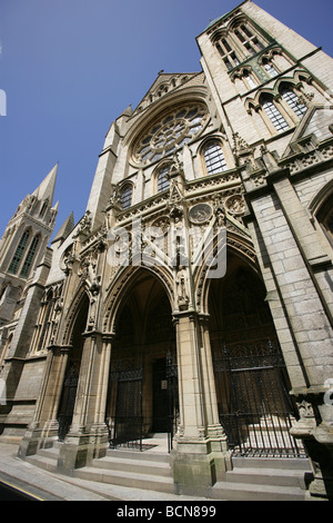 Ville de Truro, en Angleterre. L'élévation sud et entrée à la Cathédrale de Truro vue à partir de la Croix haute. Banque D'Images