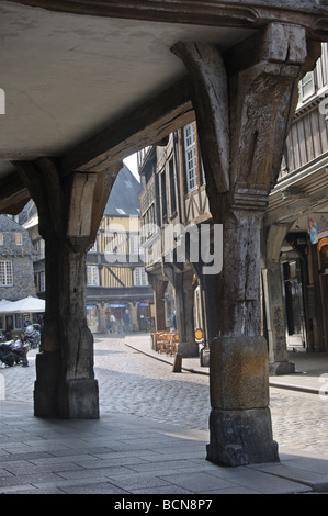 Vieux bâtiments à colombages à Dinan en Bretagne Banque D'Images