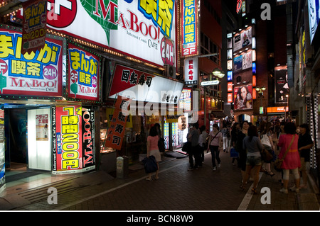 Scène nocturne dans le quartier de Shibuya Tokyo Japon Banque D'Images