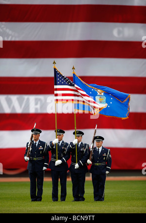 US Air Force color guard, Fenway Park, Boston, Massachusetts Banque D'Images