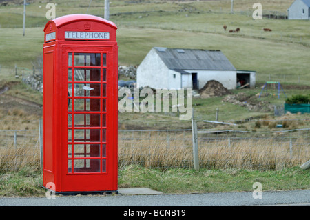 Rarement vu une boîte de téléphone rouge près du Quiraing sur l'île de Skye, Écosse, Royaume-Uni, Europe Banque D'Images