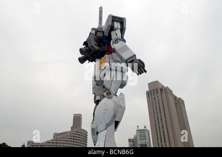 Le robot géant de réplique massive d'animation de science-fiction Gundam Odaiba à Tokyo Japon Seaside Park Banque D'Images