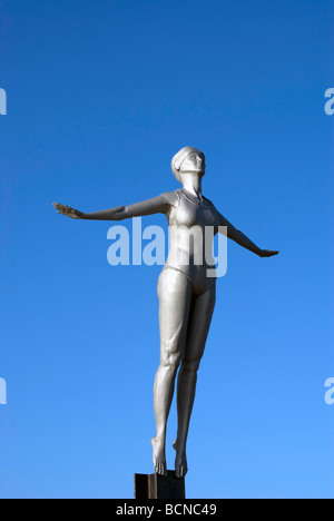 La belle statue de plongée sur la jetée à Scarborough, Yorkshire, Angleterre Banque D'Images