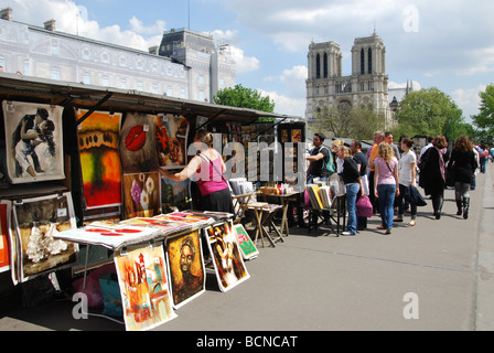 Bookstalls caractéristique le long de Seine Paris France Banque D'Images