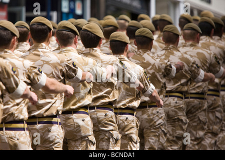 La princesse de Galles (Régiment de tigres blindé) défilé dans Guildford après son retour de tours en Afghanistan et l'Iraq. Banque D'Images