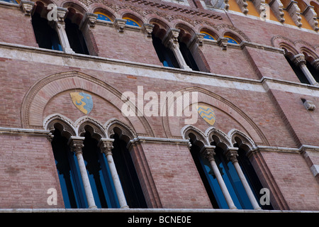 Avant colorés typique maison dans un village de Toscane (architecture médiévale et baroque italien), Grosseto (Italie), l'Europe, l'Union européenne. Banque D'Images